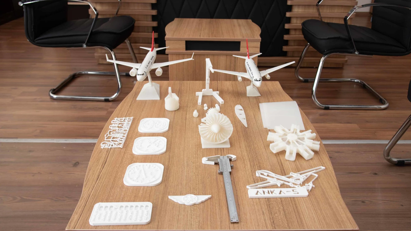 Selçuk Üniversitesinde maket uçak üretimi başladı